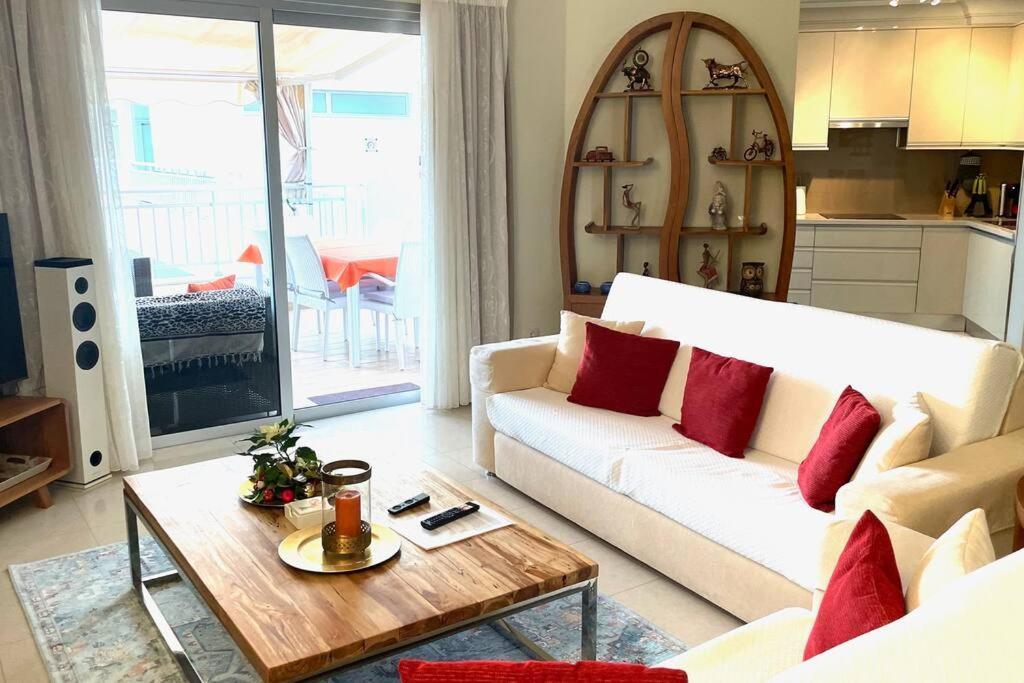 Luxurioese Duplex Ferienwohnung In Sehr Ruhiger Wohnanlage Mit Meerblick Palm-mar Buitenkant foto